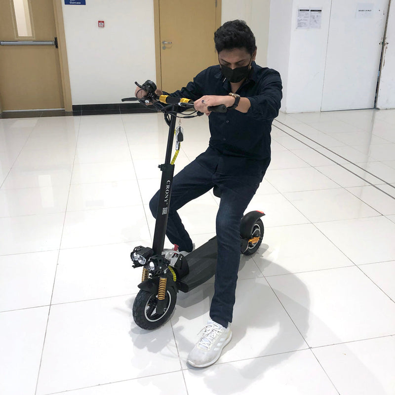 CRONY V10+ PRO 1500W 10 inch Wide tire High configuration E-Scooter 45-68 km/h Fast Speed E-scooter strong powerful electric scooter
